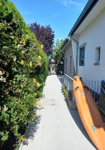 Im Bademantel An Den Strand Mit Terrasse Эккернфёрде Экстерьер фото