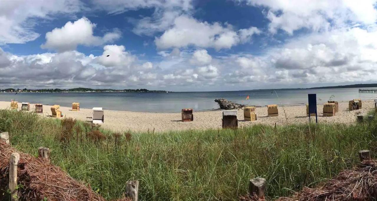 Im Bademantel An Den Strand Mit Terrasse Эккернфёрде Экстерьер фото